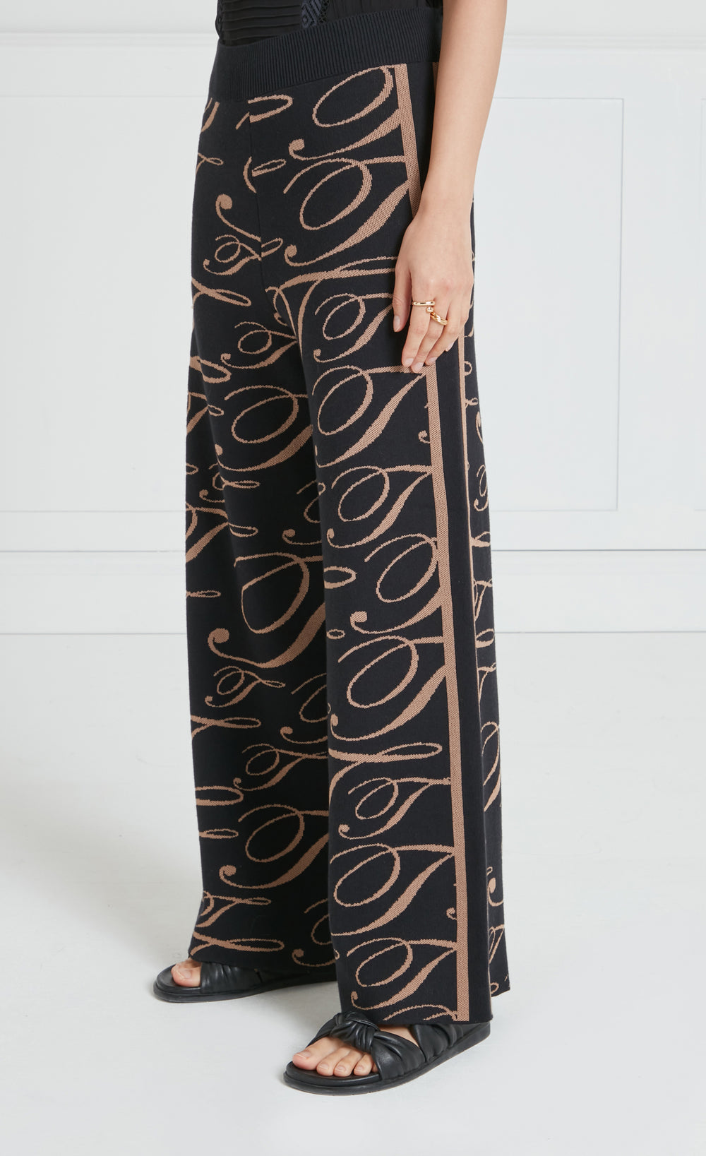 T-Logo Mania Trousers - Black/Camel