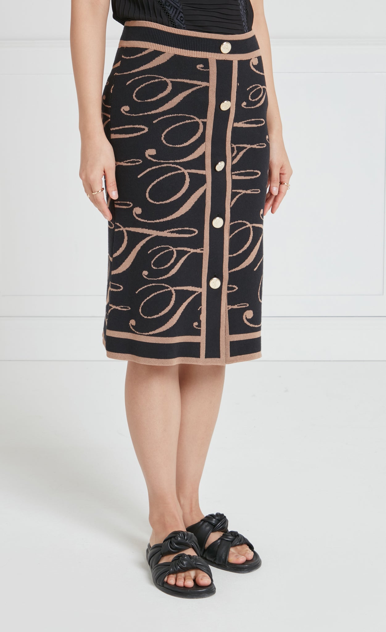 T-Logo Mania Skirt - Black/Camel