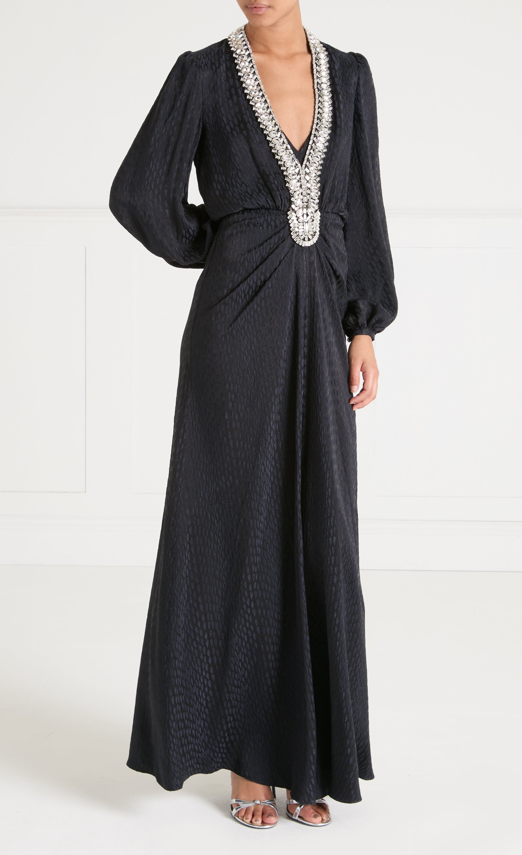 Pyramus Sleeved Gown - Black