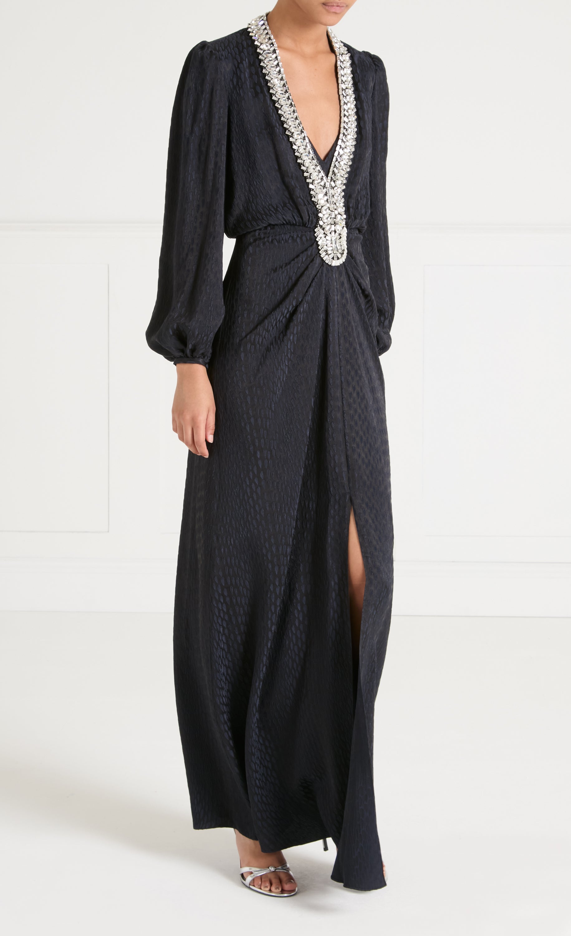 Pyramus Sleeved Gown - Black